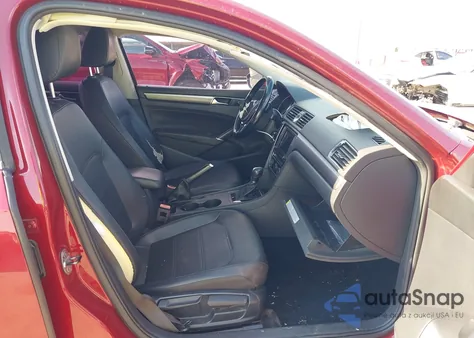 2017 Volkswagen Passat 1.8T R-Line z USA, uszkodzony, nr VIN 1VWDT7A33HC046987